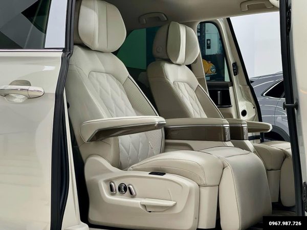 Không gian ghế ngồi Volkswagen Viloran Luxury tựa thương gia